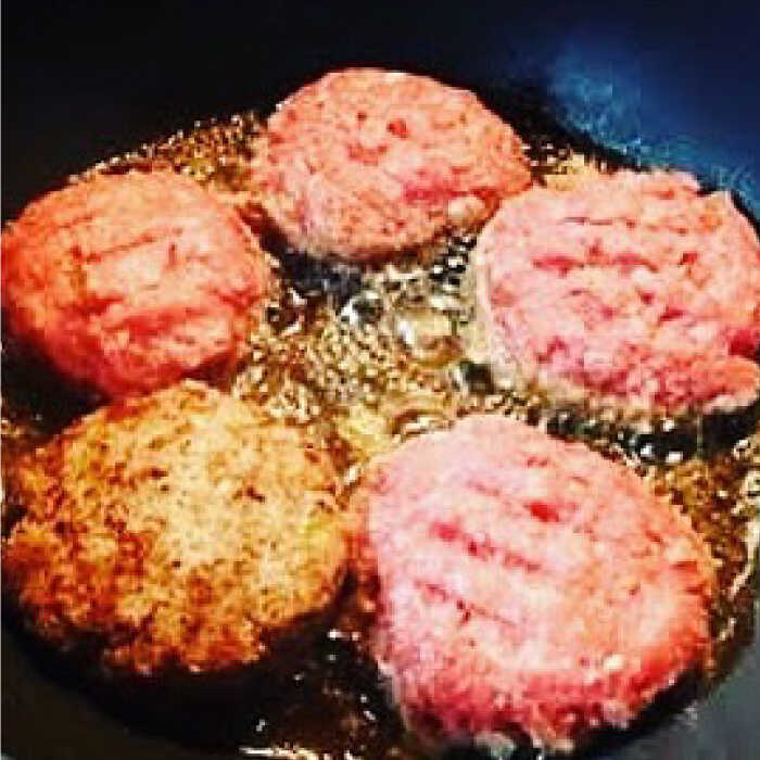 【6回定期便】鉄板焼き屋自慢の手ごね ハンバーグ オリジナル ソース付き 150g×5個 / 南島原市 / はなぶさ [SCN098]_イメージ4