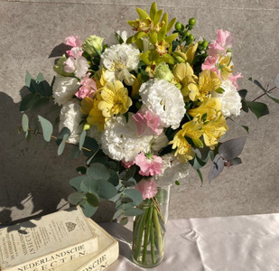 お楽しみ！ 12か月 お届け お花 の 定期便 「Gorgeous」 |  花 ブーケ タイプ 高さ45cm-50cm 本数15-20本