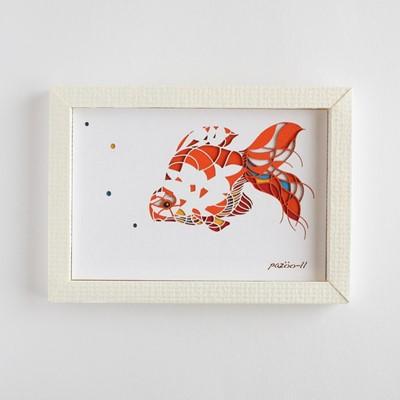 ふるさと納税 弥富市 金魚のきり絵アートインテリア【pazoo-ll(パズール)金魚】小白(ハガキサイズ、額:白色)