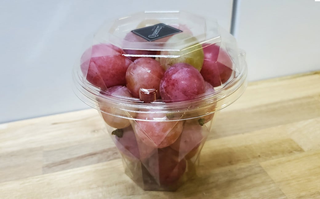 《種なし》 岡山県産 クイーンニーナ 手軽なカップタイプ 約300g × 4カップ 計約1.2kg 【2026年8月下旬-9月下旬発送予定】 ／ ぶどう ブドウ 葡萄 大粒 種なし 種無し フルーツ 果物 くだもの 果実 カップ入り カップ お手軽