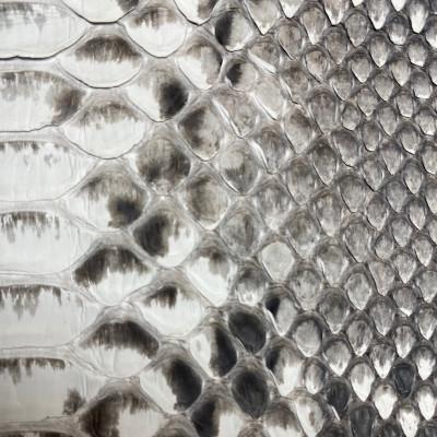 ふるさと納税 清須市 NYATTU PROJECT　天然パイソン革(ヘビ革) フラグメントケース(ポーチ) グレーマダラ |  | 03