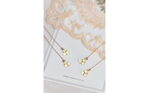 こがこもれびあーと　ピアス（ホタル）※着日指定可 ※ギフト対応可 | 耐熱 ガラス アクセサリー ランプワークファクトリー 職人 繊細 フォーマル カジュアル ピアス 20代 30代 40代 ギフト 