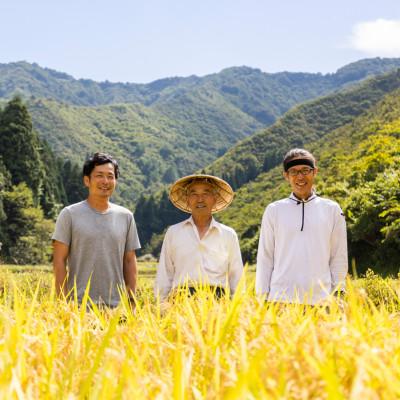 ふるさと納税 南魚沼市 【毎月定期便】最高金賞受賞 栽培期間中5割農薬減 南魚沼産コシヒカリ こまがた家のお米10kg全6回 |  | 01