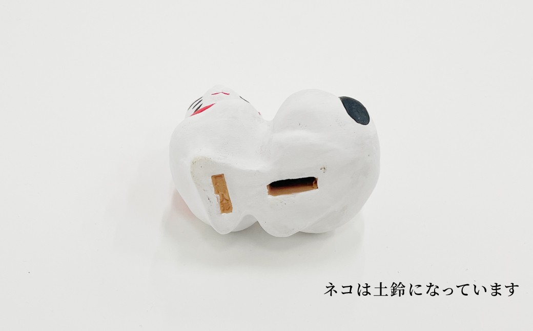 ネコは鈴になっており、ゆらすとカラカラと音が鳴ります