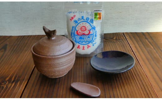 塩壷 塩さじ 豆皿 セット シロチドリ 天日塩 あまみ 108g 1袋付き 塩入れ ソルトポット 陶器 キッチン雑貨 調味料入れ 塩 調味料 シロチドリの塩壺 塩つぼ しお壺 しおつぼ 卓上 食卓 小