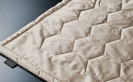 「毎日シルクに包まれて眠りたい」【中わた 富岡産シルク100％】 シルク掛布団（セミダブルサイズ） シャンパンゴールド シルク 絹 贈り物 ギフト 国産 F21E-435