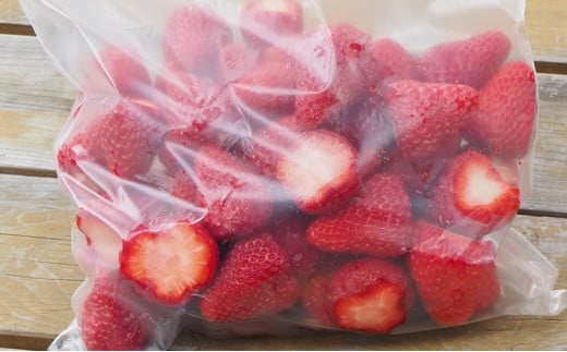 【ふるさと納税】 冷凍 いちご  1キロ 冷凍品 アイス 夏 苺 イチゴ ストロベリー 果物 スイーツ おやつ 冷たい 食品 ギフト  ふるさと納税 ふるさと 人気 おすすめ 送料無料 兵庫県 三田市