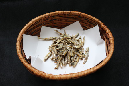 カルシウム お菓子 味付け食べる煮干し 3袋 国内産 いわし サクサク食感 着色料不使用 香料不使用 保存料不使用 国内産 丸ごと おさかな習慣 EPA DHA おやつ おつまみ お茶うけ 伊予市｜A