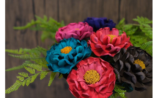 Eterna -Leather Peony- カラー 青 ／ 国産 革 レザー ピオニー 造花 アートフラワー 小物 インテリア 記念日 プレゼント【area003-blue】_イメージ2
