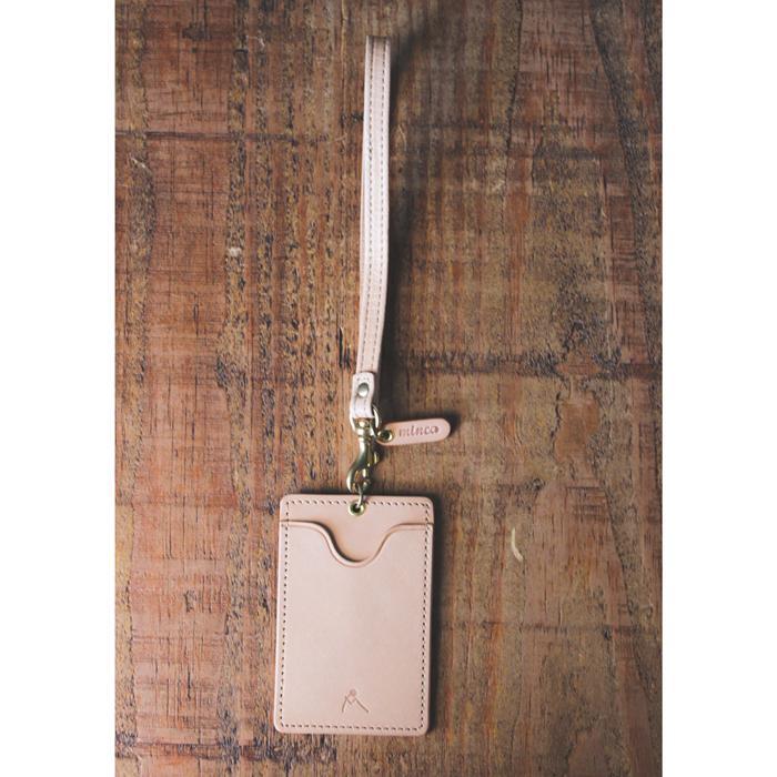 【minca】栃木レザーのストラップ付タテ型パスケース 定期入れ 職人の手仕事 パスホルダー01+ストラップS/キャメル　
