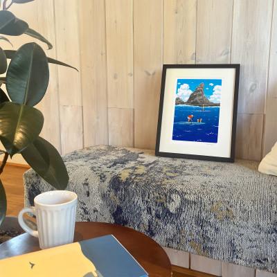 ふるさと納税 茅ヶ崎市 湘南・茅ヶ崎で描く、海を感じるイラストアート『ジークレーアートフレーム　SL-17』(小:八つ切) |  | 01