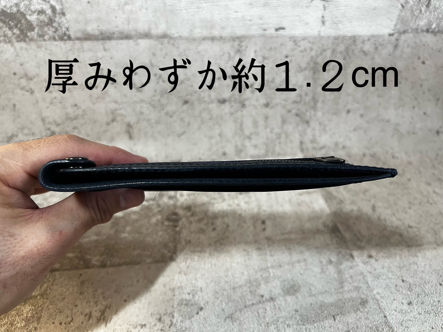洗練された薄さ「スマートウォレット　マグロ~Magro~」 ブラック