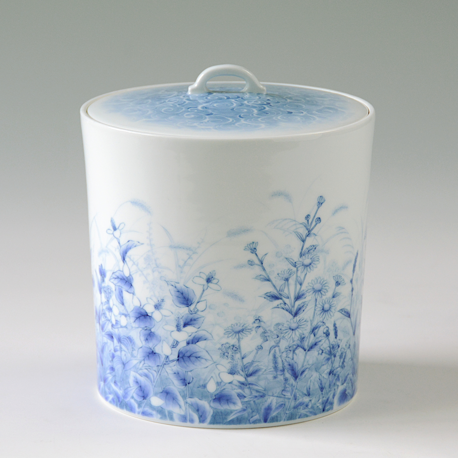 
            【伊万里焼】シリーズ野の花染付水指 135-H734
          
