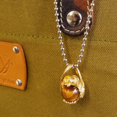 ふるさと納税 山梨県 金色の虎目石を掴み　知恵と幸運を招く 幸せふくろう根付　659-882 |  | 02