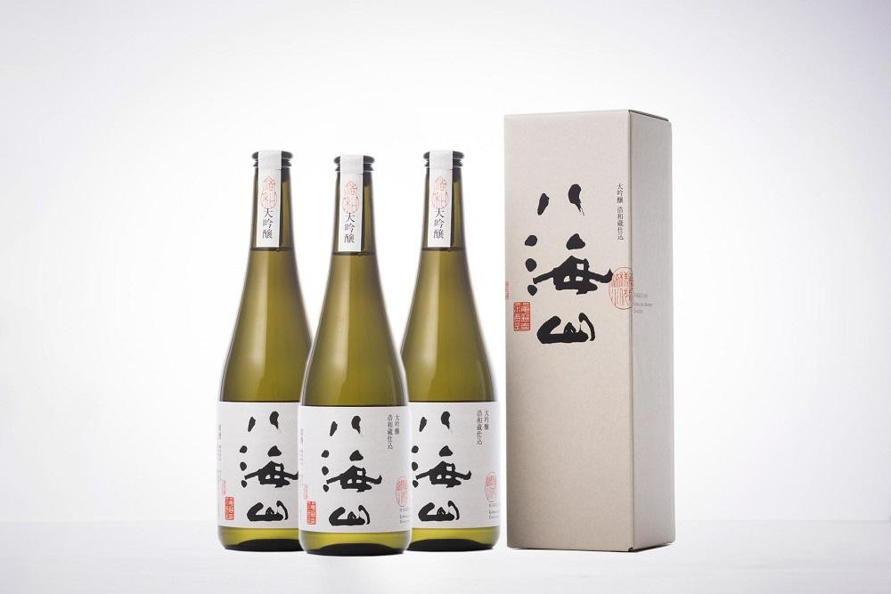 
            越後の名酒「八海山」 大吟醸 八海山 浩和蔵仕込【四合瓶720ml】×3本
          