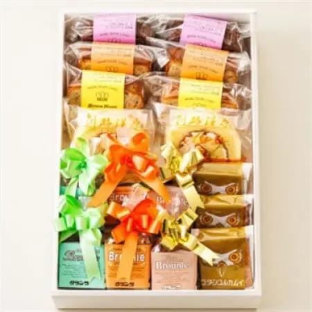 【毎月定期便】【老舗洋菓子店 クランツ】8種類のお菓子の詰め合わせセット(計17個入り)全3回【配送不可地域：離島】【4072347】