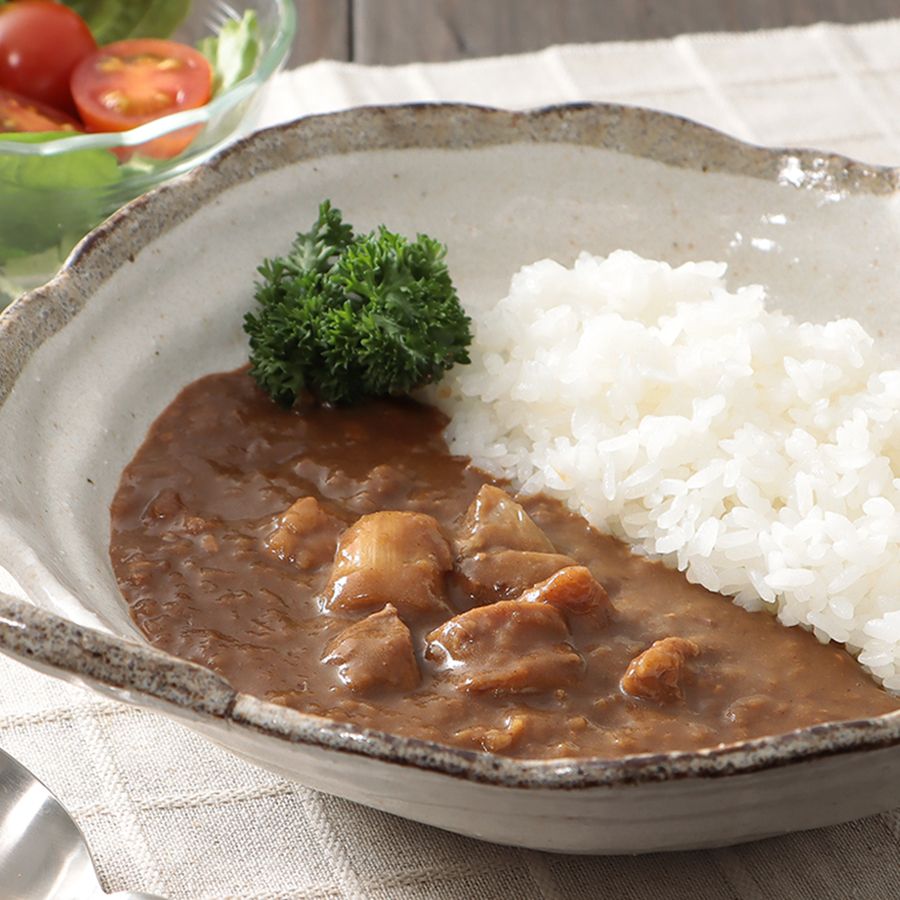 レトルトカレーセット1（白ネギと牛スジのスパイシーカレー×3、大山産ハーブチキンと梨のスパイシーカレー×2）