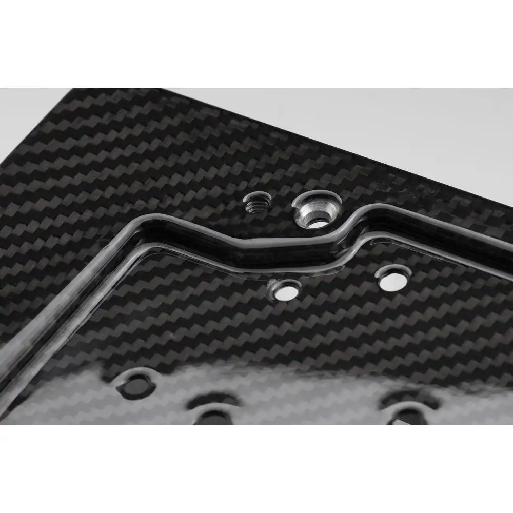 【AELLA】汎用品｜ドライカーボン製 ナンバープレートホルダー AE-99005 【ツヤなし】｜京都 バイクギア カスタムパーツ 人気ブランド ﾊﾞｲｸ