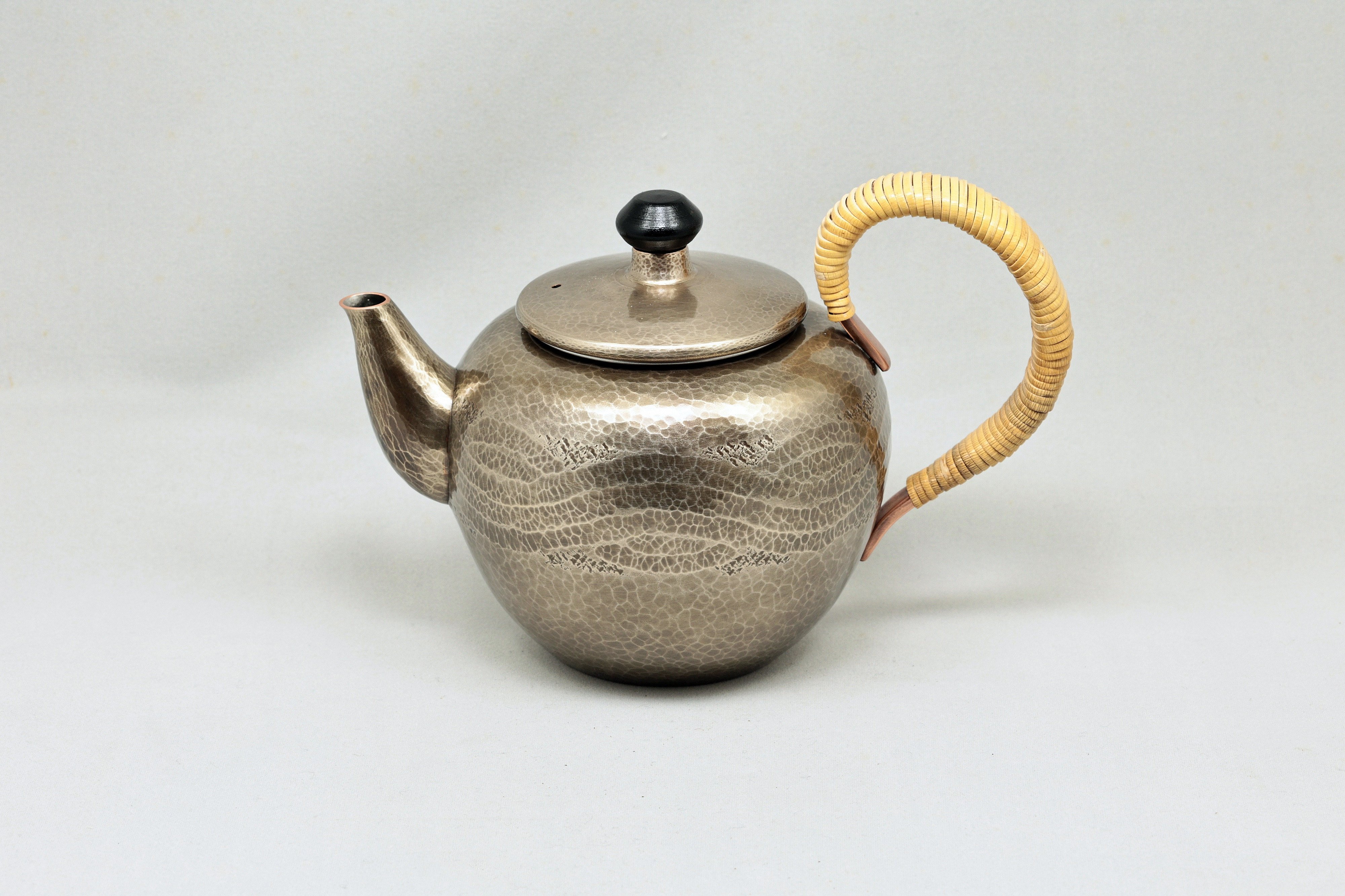 
                  銅製急須なつめ形 帯織文 金いぶし FC250004
                