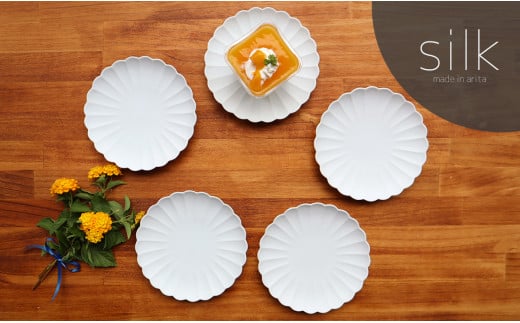 【デザート皿にも！かわいい和食器】有田焼 菊割銘々皿 silk 5枚セット【まるふく】取り皿 取り皿人気 取り皿おすすめ 取り皿セット ケーキ皿 かわいいケーキ皿 シンプルケーキ皿 おしゃれケーキ皿 食器 器 うつわ 30000円 3万円 A30-558