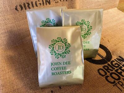 【出荷日焙煎確約】売上No1「ブラジル ショコラピーベリー」と店主が飲んで欲しい旬のコーヒー （すべて酸味の少ないタイプ）　3銘柄各200gで合計600g　焙煎後、豆のままでお届け！【豆・中挽き】 コ