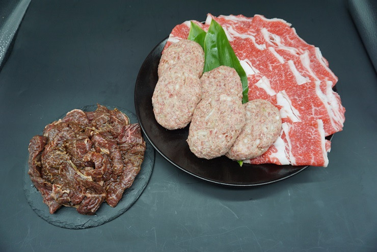 
            （冷凍） 切り落とし800g ハラミたれ漬け 600g 国産牛100％ 牛壱 ハンバーグ5個 ／ 歩商事 黒毛和牛 特製ダレ 焼肉 バーベキュー カレー 牛丼 しゃぶしゃぶ 定番 奈良県 田原本町
          