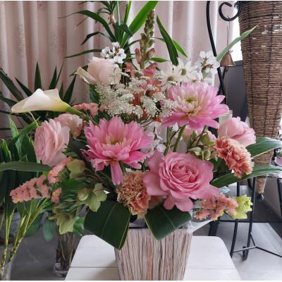 ふるさと納税 小田原市 神奈川県小田原市　季節のお花で幸せを届けます「季節の生花アレンジ」Lサイズ |  | 01