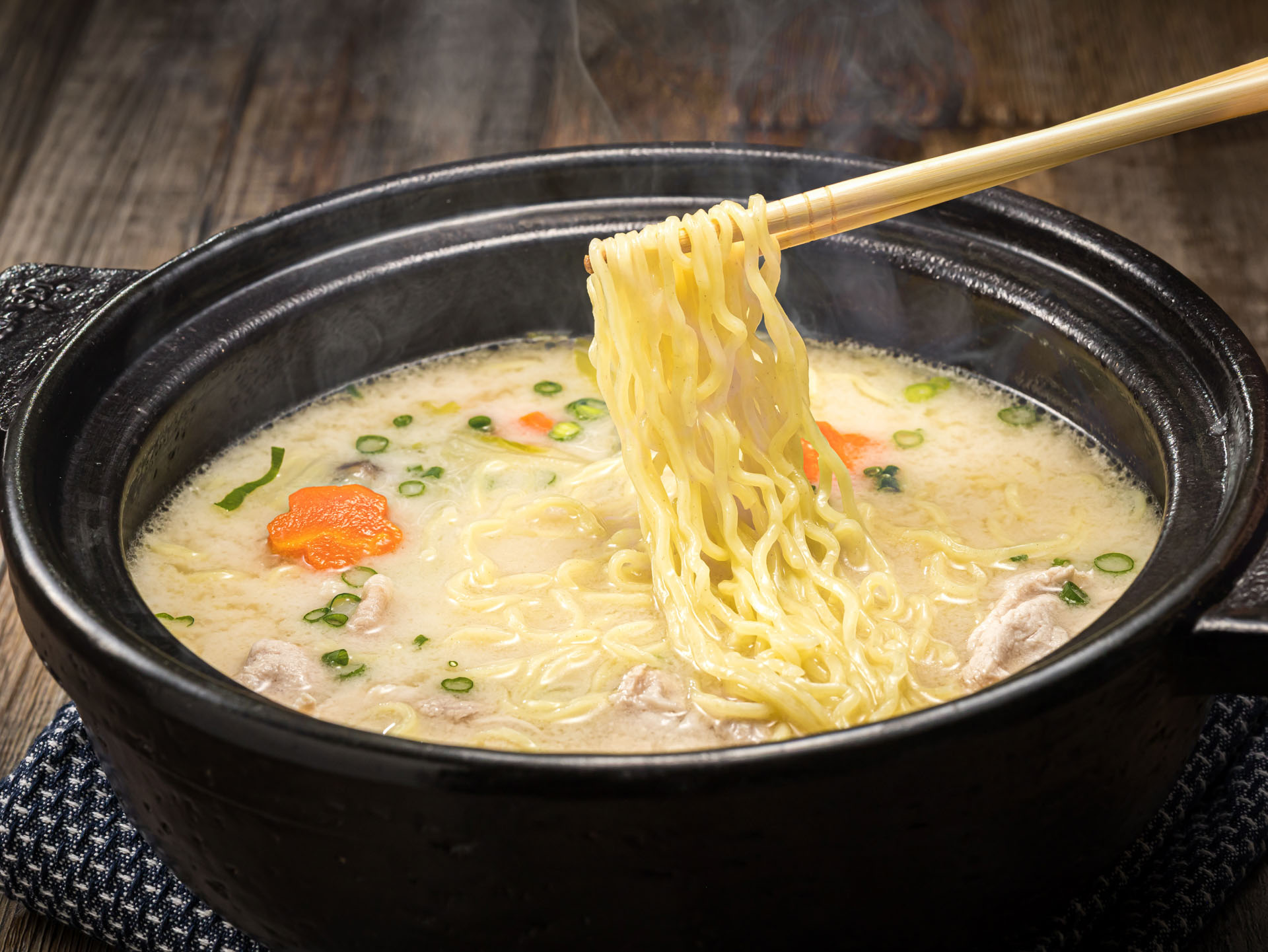 ＜北海道 細麺＞  細ちぢれ ラーメン 220g×13袋(26食分)(スープなし)【配送不可地域：離島】