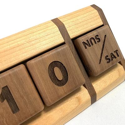 ふるさと納税 赤磐市 bolly木工房 木のサイコロカレンダー(ウォールナット/アルファベット)[NO5765-0435] |  | 02