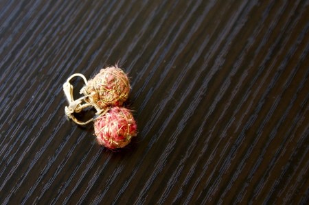 【Jupiter Petit】小さな糸玉 イヤリング　レッド系