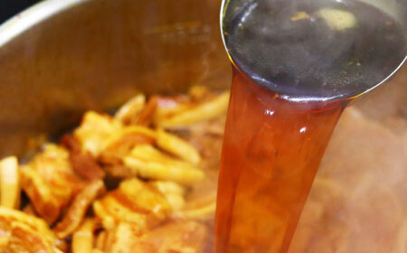 【全3回定期便】【化粧箱入り】長崎角煮まんじゅう 10個　《壱岐市》【岩崎本舗】冷凍 豚 豚角煮 角煮饅頭 簡単調理 おやつ お取り寄せ 長崎[JHA023]