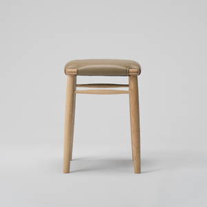 【木と暮らしの工房】 H.O.スツール　4-leg　＜樹種：ナラ／座面：本革（ブラウン）＞