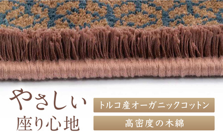 ＜手織＞蟹牡丹文縁七宝/丁字茶地 約180×270cm 佐賀県/株式会社鍋島緞通吉島家[41AAAM005]