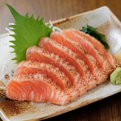 ふるさと納税 斜里町 【お刺身・海鮮丼】知床の鮭タタキ 240g 個包装 |  | 01