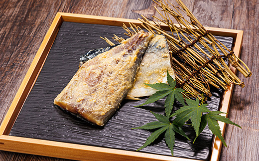 釧鯖 味噌漬け 2切入×2個セット | 北海道産 釧路の鯖（さば）のみを使用した 味噌漬け 釧鯖 せん鯖 サバ 魚貝類 漬魚 味噌 粕等 味噌漬け 北海道 釧路町 釧之助本店 冷凍 人気の 訳あり！