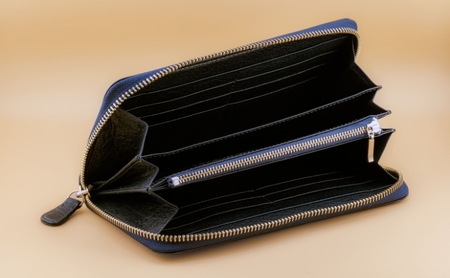 信州鹿革 ラウンド財布 小物 ウォレット 革製品 革小物 収納力抜群 カード12枚 マチ付お札入れ フリーポケット 出し入れ簡単 鹿皮 コンパクト  ブラック