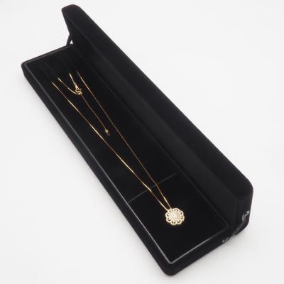 ふるさと納税 甲府市 K18　0.5ctダイヤモンド　シンメトリーペンダントネックレス　HH-019924 |  | 03