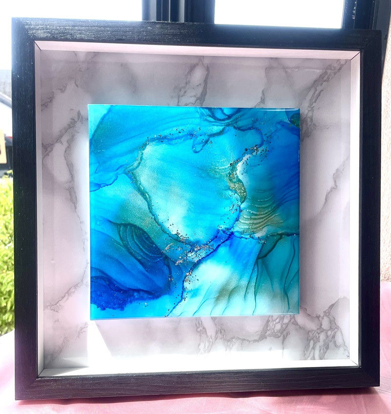 
一点限り アルコールインクレジン作品 (額縁あり)【青／0022】｜絵画 インテリア オリジナル作品 一点物 [0786]
