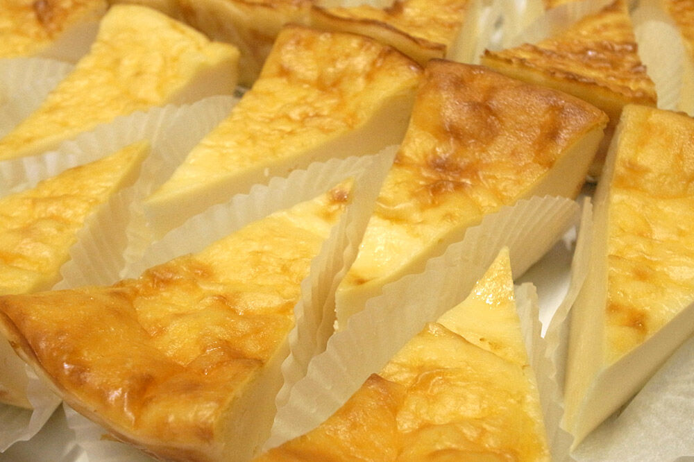 やまぶんのチーズケーキ 2個 （冷凍） 上小阿仁村 [秋田 上小阿仁村 チーズケーキ スイーツ 冷凍 オーガニックシュガー]