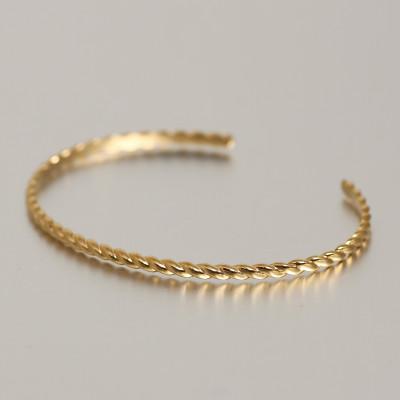 ふるさと納税 大津市 【18金イエローゴールドバングル】動きをデザインする 美しいねじれ 手元を彩る ハイエンドジュエリー