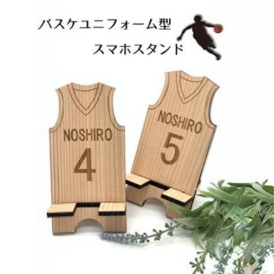 ふるさと納税 能代市 バスケユニフォーム型スマホスタンド 秋田杉 背番号「8」[No.5335-7072]