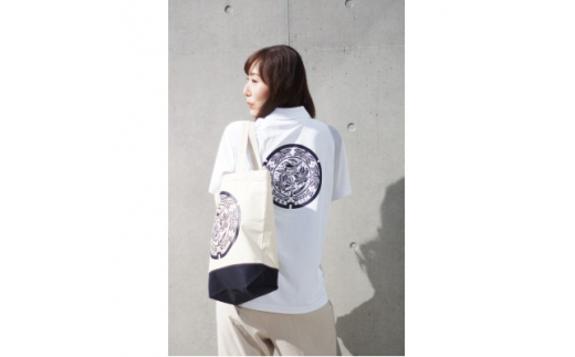
＜茨城県城里町＞マンホールデザインポロシャツ(白・Lサイズ)・トートバッグセット【1396037】
