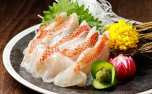 高級魚である新鮮なキンキ（メンメ）をふるさと納税のお礼品用に刺身にしました。