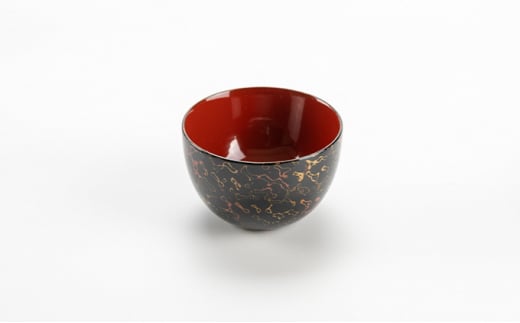 津軽塗 ぐい呑み(内羽反) 唐塗/黒桃【 民芸品 工芸品 酒器 ペア  】