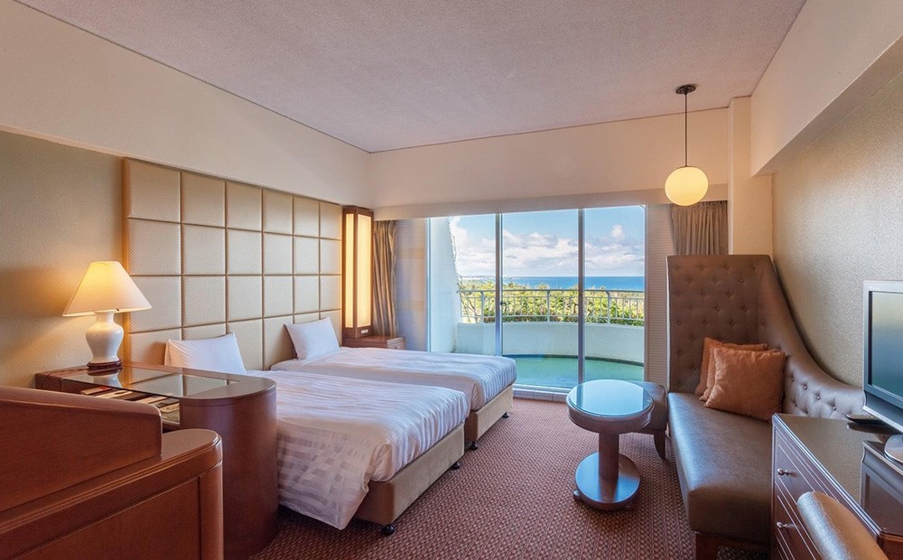 ウイングタワー オーシャンビュールーム 4名様利用 宿泊券 1泊(朝・夕付)沖縄かりゆしビーチリゾート・オーシャンスパ｜沖縄旅行