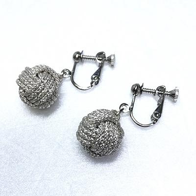 ふるさと納税 伊賀市 (組紐)イヤリング　モンキー　銀 |  | 02