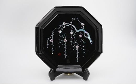 【高岡漆器】八角飾皿　しだれ桜　螺鈿　皿立付[№5616-0853]