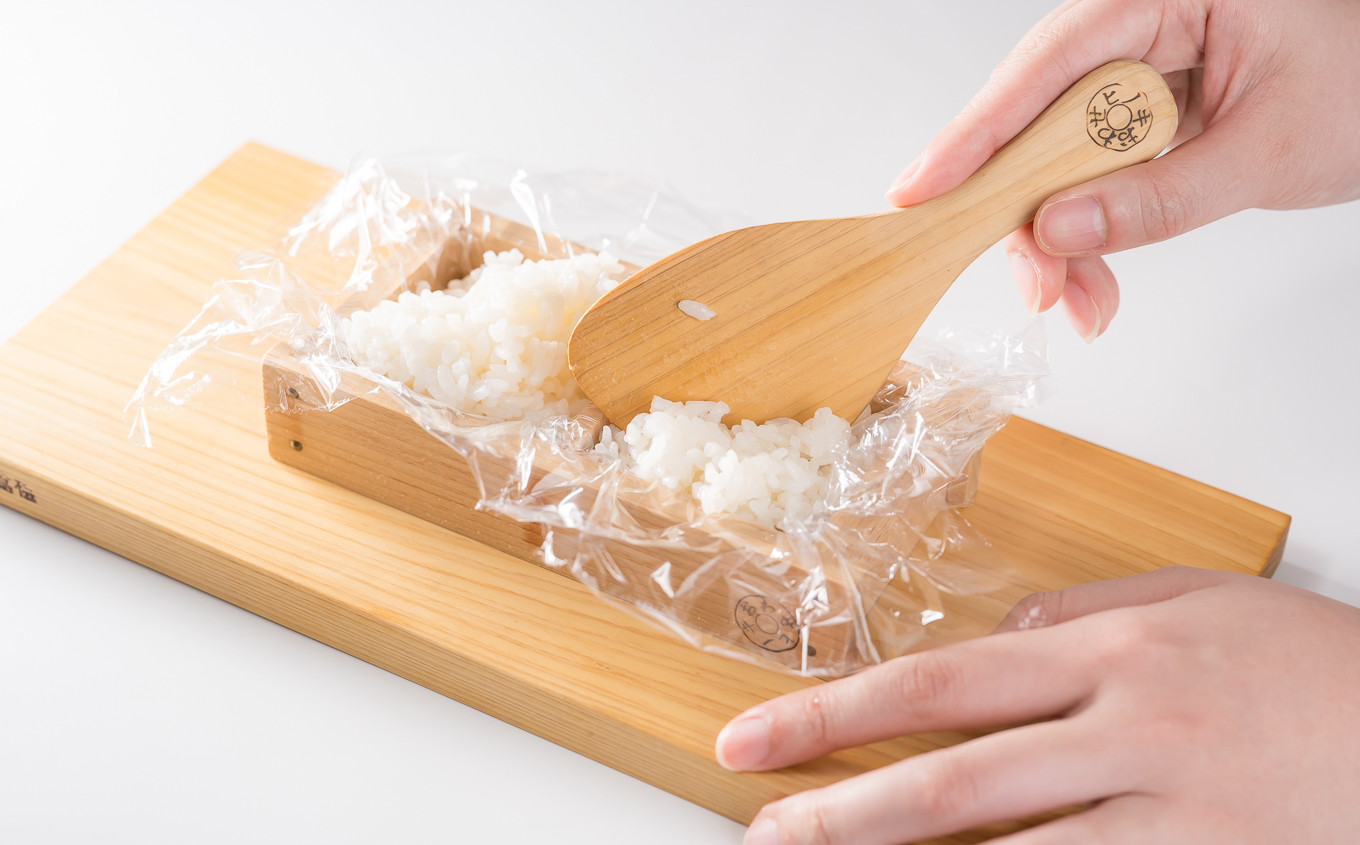 お茶碗１杯分の寿司飯で２つ作れます