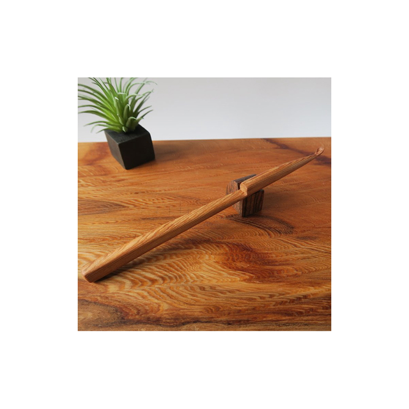 木製耳かき 屋久杉材（上杢） ［195S24］ 屋久杉材 上杢 木製 耳かき 屋久杉 安定 グリップ感 優しい形状 体に優しい スプーン形状 刺激を軽減 良い香り 肌触り 油脂分 希少 愛知県 小牧市 送料無料