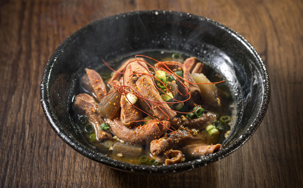 【定期便 3ケ月連続】 北海道産 もつ煮込み 170g×7パック 豚肉 豚もつ 豚ホルモン 煮込み 惣菜 晩酌 おつまみ ご飯のお供 簡単調理 温めるだけ レトルト レトルト食品 常温保存 お取り寄せ